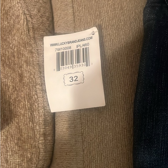 New with tags Lucky Brand lowrise flared jeans - Picture 4 of 7